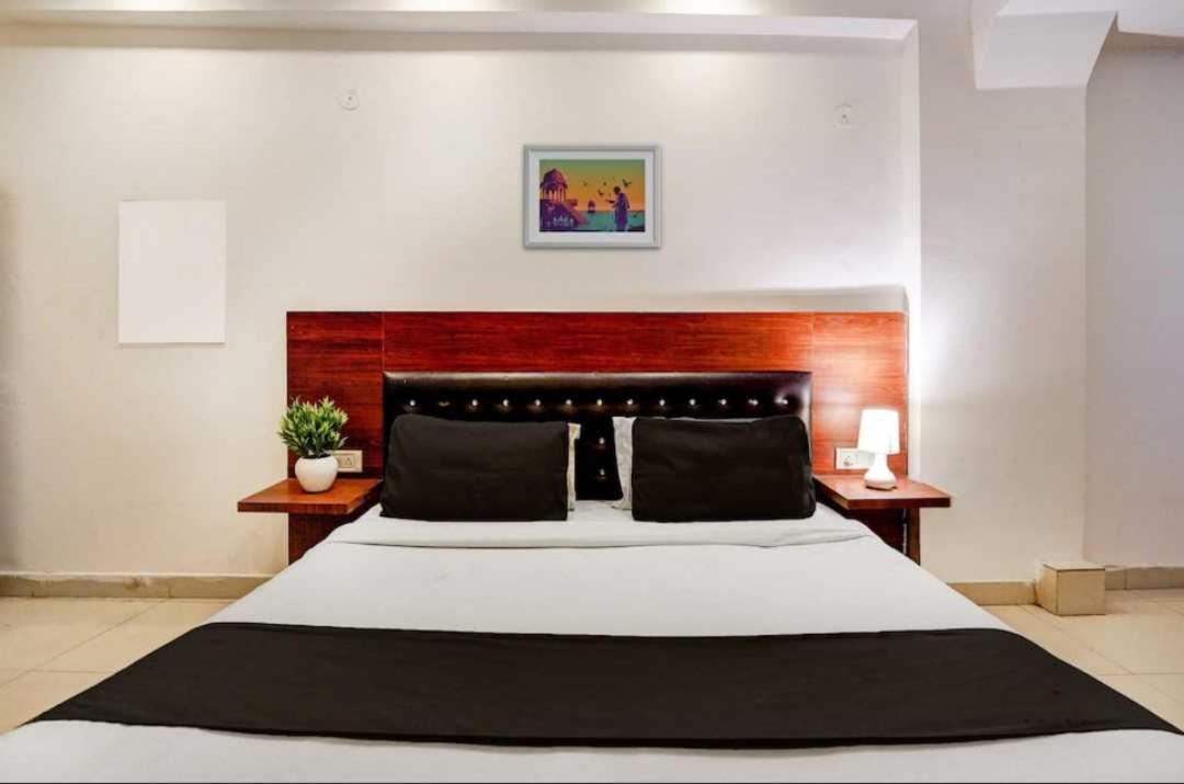 Hotel O Anshu B&B Нью-Дели Экстерьер фото