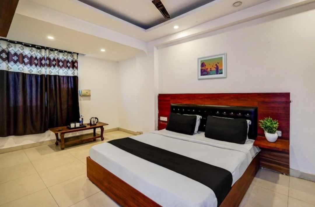 Hotel O Anshu B&B Нью-Дели Экстерьер фото