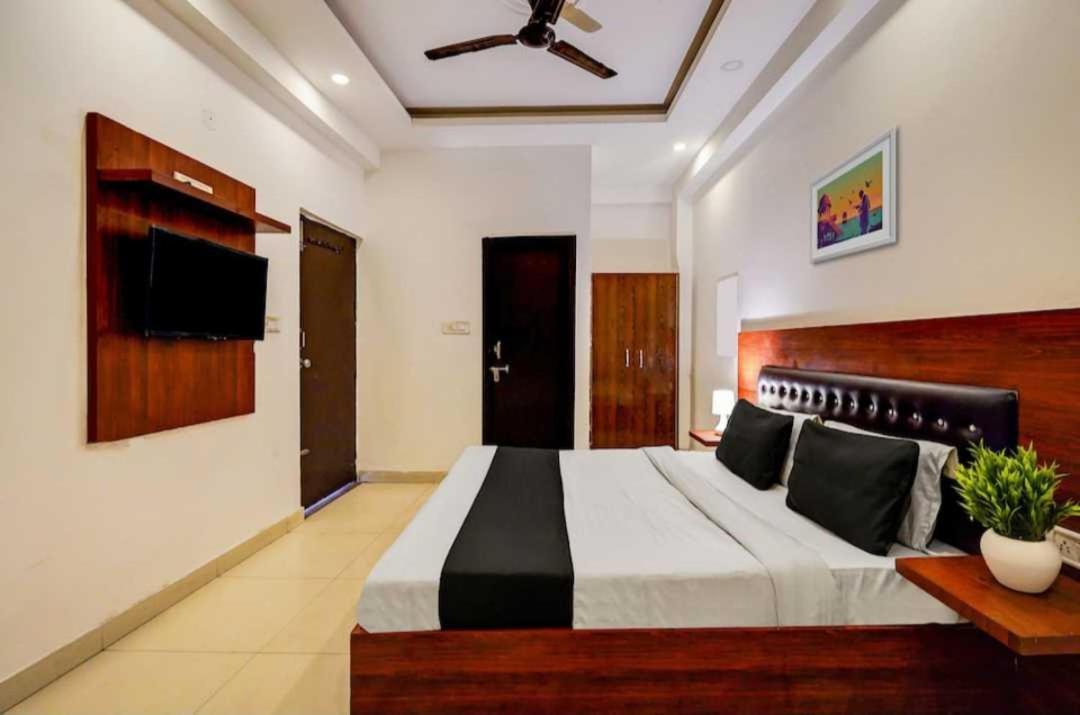 Hotel O Anshu B&B Нью-Дели Экстерьер фото