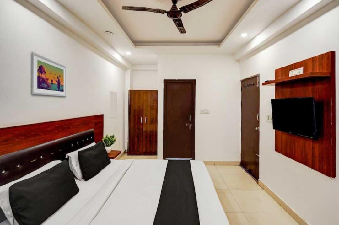 Hotel O Anshu B&B Нью-Дели Экстерьер фото