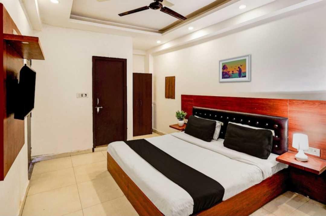 Hotel O Anshu B&B Нью-Дели Экстерьер фото