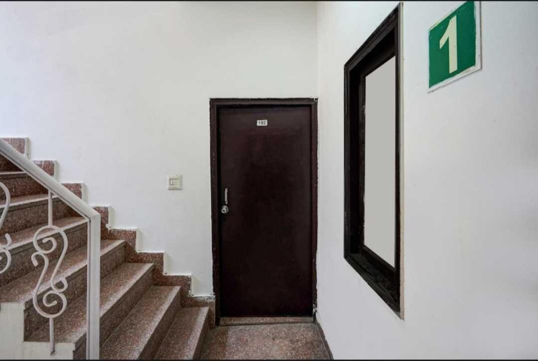 Hotel O Anshu B&B Нью-Дели Экстерьер фото