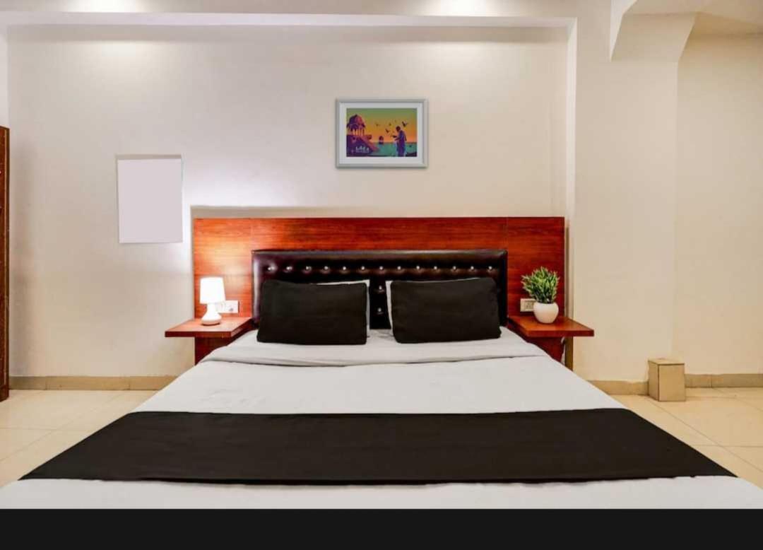 Hotel O Anshu B&B Нью-Дели Экстерьер фото