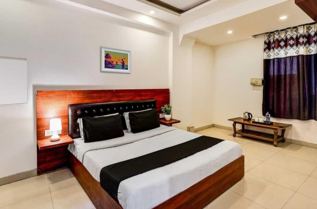 Hotel O Anshu B&B Нью-Дели Экстерьер фото