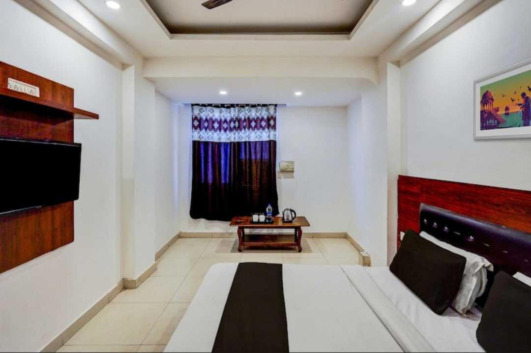 Hotel O Anshu B&B Нью-Дели Экстерьер фото
