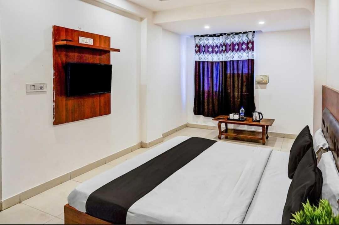 Hotel O Anshu B&B Нью-Дели Экстерьер фото